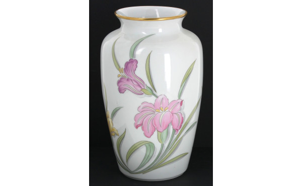 Vase en porcelaine blanche et filet or a