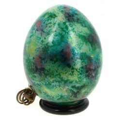 Lampe en forme d'œuf en verre dans les t