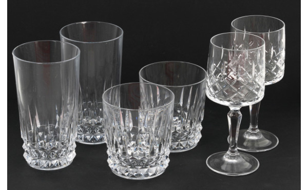 Lot de verrerie: 6 verres à pied d'un mo