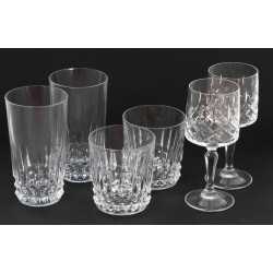 Lot de verrerie: 6 verres à pied d'un mo