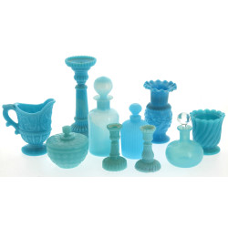 Lot de pièces en opaline de foire bleue 