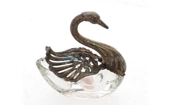  Saleron cygne aux ailes déployantes en 